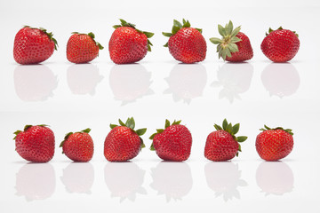 Fototapeta na wymiar strawberry on a white background