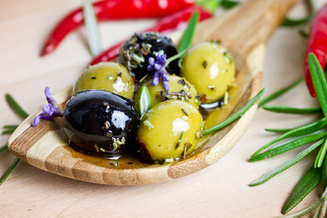 eingelegte oliven