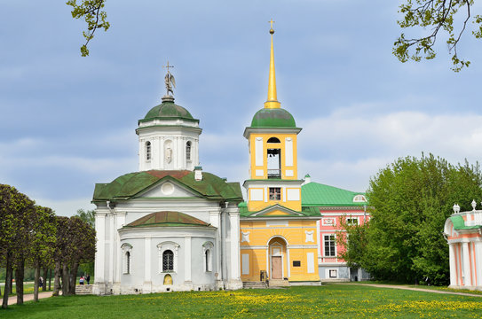 Храмы в усадьбе "Кусково" в Москве