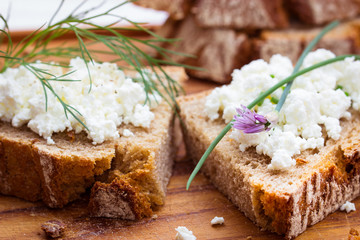 Rustic bread with cottage cheese, for breakfast or snack.