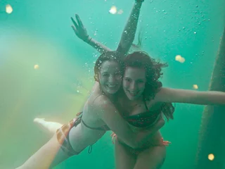 Zelfklevend Fotobehang Funny games underwater © Patrizia Tilly