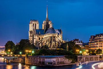 Obraz premium Notre Dame de Paris cathedral-night view