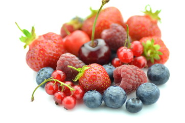 mieszanka owoców, truskawki, czereśnie, porzeczki i jagody