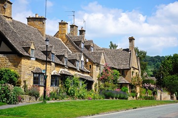 Cotswold cottages, Broadway © Arena Photo UK