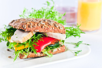 sandwich with grilled vegetables and chicken