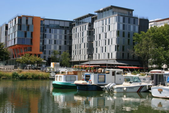 Résidence moderne près du canal Saint-Félix à Nantes