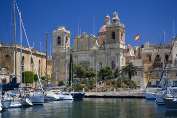 Fototapeta na wymiar Vittoriosa viewed from Senglea in Valletta - Island of Malta