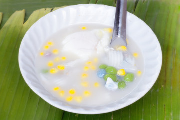 Dumplings in coconut cream with egg / Bua – Loi –Kai Wan