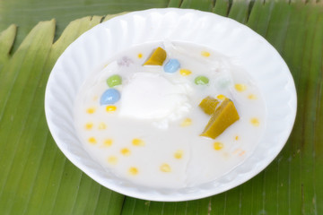 Dumplings in coconut cream with egg / Bua – Loi –Kai Wan