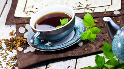 Tee tasse auf dem Tisch