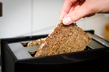 brot im toaster rösten