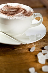 Kaffe tasse auf dem tisch