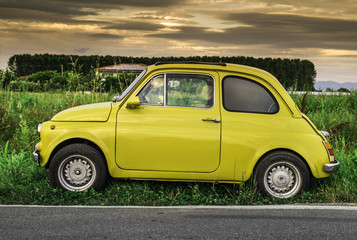 Fototapeta na wymiar Mały rocznik samochodu Fiat Abarth włoski