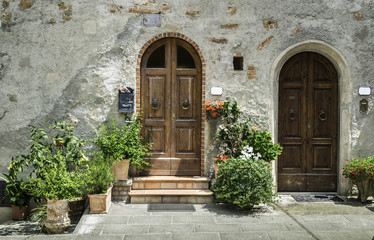 Fototapeta na wymiar Vintage italian houses with flowers