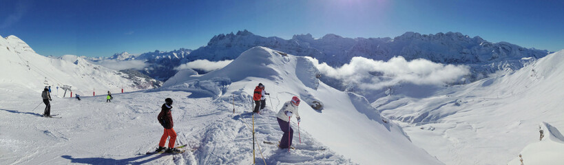 skieurs sur les pistes en haute-Savoie