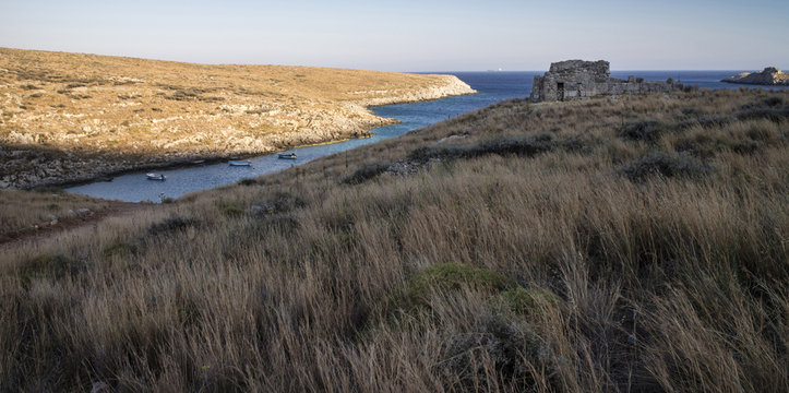 ruins of Poseidone temple on the coast of Pelponnese