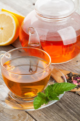 Obrazy na Plexi  Zielona herbata z cytryną i miętą
