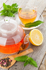 Green tea with lemon and mint