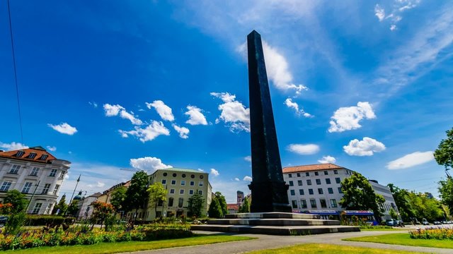 TL - Karolinenplatz im Sommer