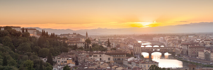 Fototapeta na wymiar Arno River and Ponte Vecchio at sunset, Florence