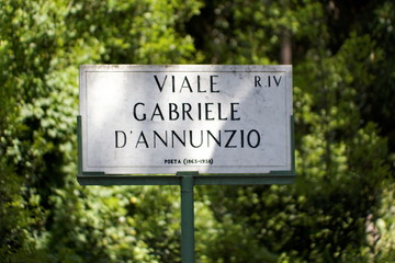 Viale Gabriele d'Annunzio - obrazy, fototapety, plakaty