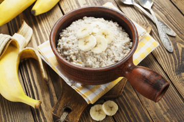 Oatmeal with bananas