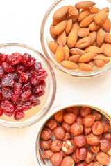 Mandeln, Preiselbeeren und Nüsse