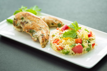 taboulé et  poulet grillé