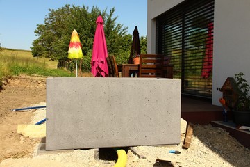 gartenbau unfertige terrasse mit brunnen I