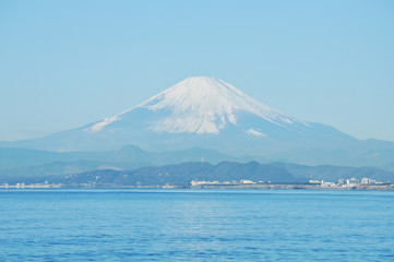 Fototapeta premium 青空と富士山と海