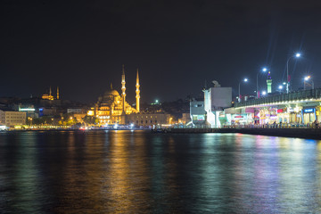 Fototapeta na wymiar Istanbul di notte