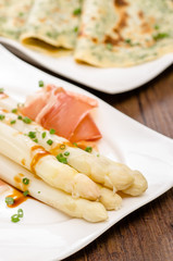 Weissesr Spargel mt Schnittlauch