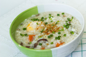 Boiled rice with egg and vegetables