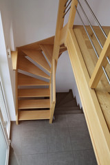 escalier tournant en bois