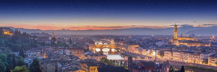 Obraz premium Arno River and Ponte Vecchio at sunset, Florence