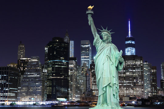 Fototapeta Manhattan Skyline and The Statue of Liberty at Night
