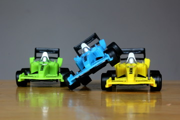 Fototapeta premium formula one f1 accident illustration colorful miniature cars
