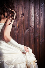 Fototapeta premium bride from back against wooden background