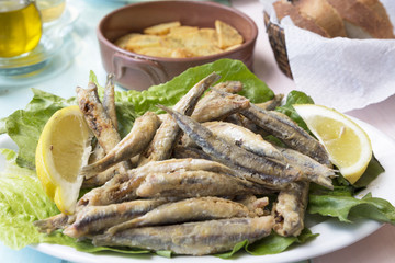 Frittierte Sardinen, Griechenland