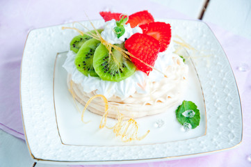 Pavlova cake
