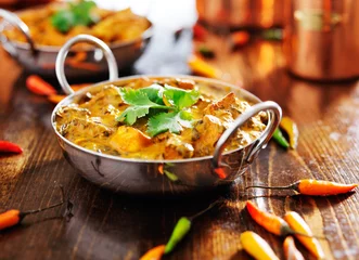 Keuken foto achterwand Gerechten saag paneer curry gerecht met koriander garnituur