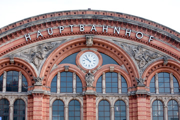 Obraz premium big german railway station facade