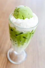 Iced green tea