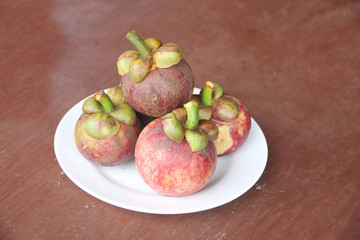 Fresh mangosteen fruit in dish.