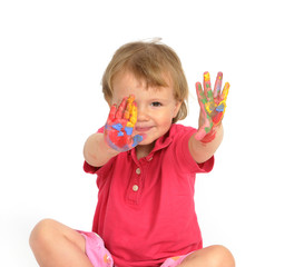radosne dziecko z pomalowanymi rękami - obrazy, fototapety, plakaty