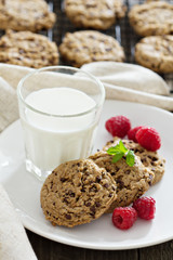 Chocolate chip cookies with milk