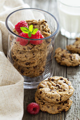 Chocolate chip cookies with milk