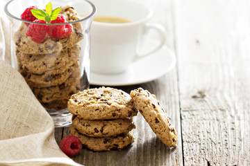 Chocolate chip cookies with milk