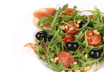 Salad with arugula and prosciutto.