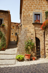 Fototapeta na wymiar Medieval street in the Italian hill town